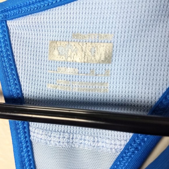 5/$30 Nike Dri-Fit Stretch Blue Geo Pattern Keyhole Workout Tank Top Size Medium - Picture 2 of 3
